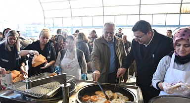 Çanakkale'de pişi dağıtıldı
