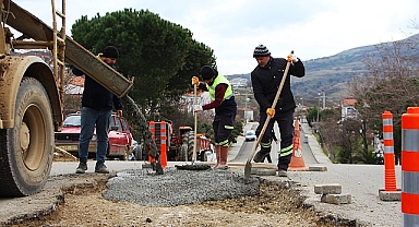 Gökçeada Belediyesi yol bakım ve onarım çalışmalarını tamamladı
