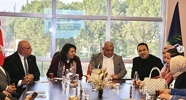İskenderoğlu, Çanakkale Ticaret Borsası sektör temsilcileri ile görüştü