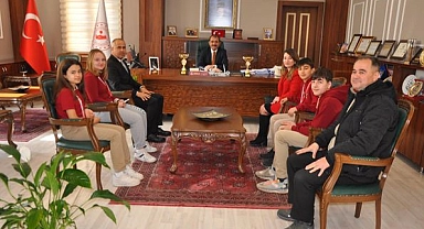 Karabiga Mustafa Kemal Ortaokulu Tenis Takımı, Erdinç Dolu'yu Ziyaret Etti