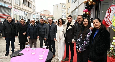 Lâpseki Belediye Başkanı Eyüp Yılmaz, 'Şerife Gençtürk Beauty Center' Açılışına Katıldı