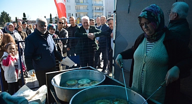 Lâpseki belediye ''Miraç Kandili'' sebebi ile lokma dağıttı