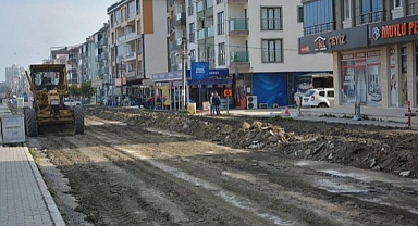 Lâpseki Belediyesi, İlçe Genelinde Altyapı ve Çevre Düzenleme Çalışmalarına Devam Ediyor