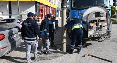 Lâpseki’de kanalizasyon çalışması devam ediyor