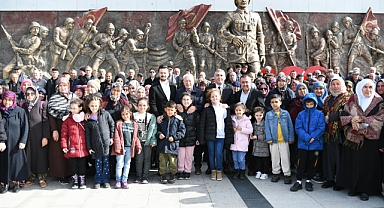 Lapsekililer, şehitlikleri ziyaret etti