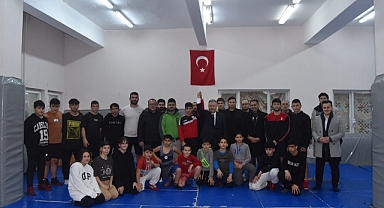 MHP'li Karagöz'den Çan Güreş Kulübü'ne ziyaret