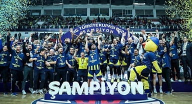 Osman Aşkın Bak, Fenerbahçe Beko’yu yayımladığı mesajla kutladı