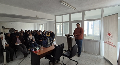 Yenice'de Varroa biti ile mücadele eğitimi verildi