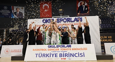 Bakan Aşkın Bak, Gençler Basketbol Türkiye Birinciliği erkekler final maçını takip etti