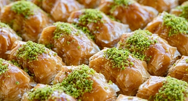 Bayram için kıyır kıyır lezzetiyle ev yapımı baklava