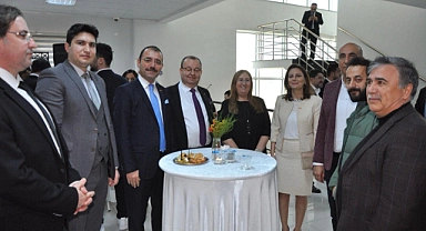 Biga Kaymakamı ve eşi, kadın girişimciler tarafından düzenlenen 8 mart etkinliğine katıldı