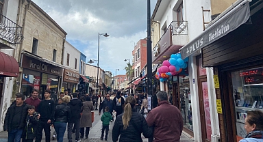 Çarşı Caddesi'nde Cumartesi keyfi