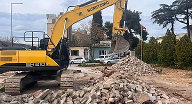 Ezine Belediyesi, Zübeyde Hanım meydanı yapım ve çevre düzenleme çalışmalarına başladı