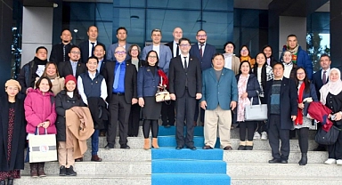 Filipinler'den ÇOMÜ'ye İş Birliği Ziyareti: Eğitim ve Bilimsel Projeler İçin Yeni Adımlar Atıldı
