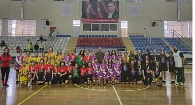 Hentbol İl Birinciliği Heyecanı Anafartalar Spor Salonu'nda yaşandı