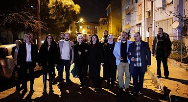 İskenderoğlu, şehrin sokaklarında hemşerileriyle sohbet ediyor