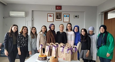Kadın öğretmenlere sürpriz yapıldı