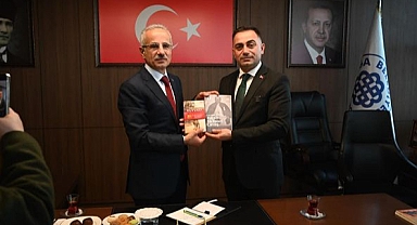 Ulaştırma ve Altyapı Bakanı Uraloğlu, Biga Belediyesi'ne iş birliği ziyareti gerçekleştirdi