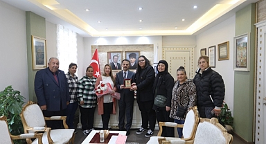 Vali Aktaş’a Çanakkale Roman Kadınlar Sosyal Etkinlikler ve Yardımlaşma Derneği ziyareti