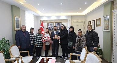 Vali Aktaş’a Çanakkale Roman Kadınlar Sosyal Etkinlikler ve Yardımlaşma Derneği ziyareti