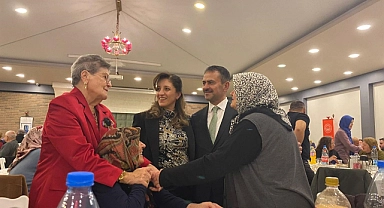 Vali Aktaş ve eşi Songül Aktaş, yaşlılar ile iftarda bir araya geldi