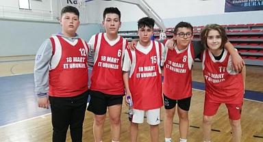 23 Eylül Ortaokulu’nun ‘’Pikachuları’’ Çan'da basketbol turnuvası şampiyonu oldu