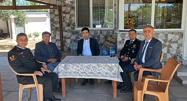 Alper Taş, şehit ailelerini ziyaret ederek bayramlarını kutladı