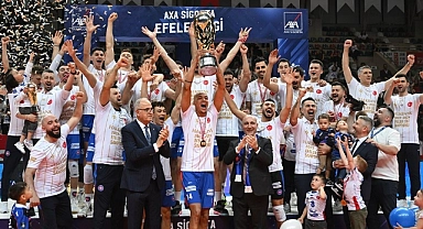 Bakan Aşkın Bak  Halkbank Erkek Voleybol Takımını yayımladığı mesajla tebrik etti