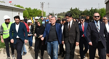 Bakan Bak, ÇOMÜ'ye spor alanları incelemesi için ziyarette bulundu