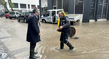 Biga Belediyesi, ani sel ve su baskınlarına karşı sahada çalışıyor