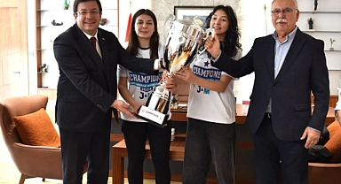 "Çanakkale Belediye Başkanı, kadın basketbol takımıyla buluştu"