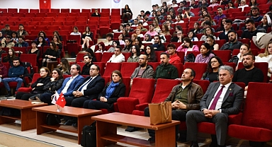 ÇOMÜ’de Türk dış politikası perspektifleri değerlendirildi