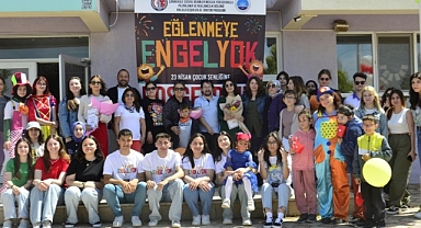 ÇOMÜ Halkla İlişkiler öğrencileri, miniklerle 23 Nisan kutladı
