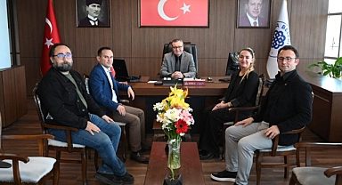DİSK Çanakkale şube başkanı Serkan Keskin ve yönetimi, Belediye Başkanı Alper Şen'i ziyaret etti