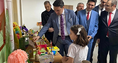 Geri dönüşüm ve robotik kodlama standı açıldı