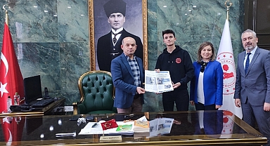 Karşıyaka Hacı Fatma Bodur Mesleki ve Teknik Anadolu Lisesi Öğrenci ve Öğretmenleri, Kaymakamı Dr. Emre Nebioğlu'nu ziyaret etti