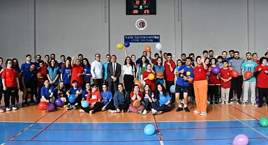 ‘Otizme Kırmızı Işık’ yaktılar