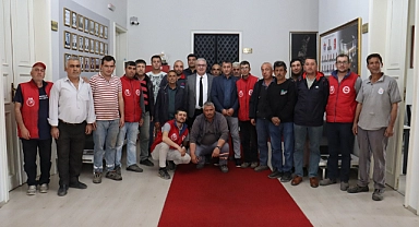 Temizlik ve Zabıta Birimleri Başkan Hasan Cem Atılgan'ı ziyaret etti