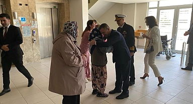 Vali Aktaş bayramda yaşlıları unutmadı