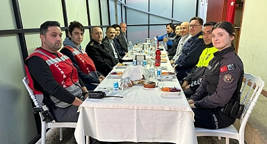 Vali Aktaş, Ramazan’ın son iftarını Opel Polis Uygulama Noktasında gerçekleştirdi