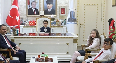 Valilik koltuğuna çocuklar oturdu