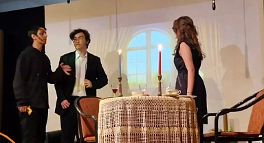 "Arsenic and Old Lace" gösterimi