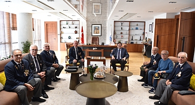 Başkan Erkek ziyaretçilerini ağırladı