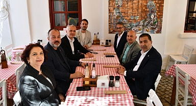 ÇTSO yönetim kurulu Bozcaada ziyareti kapsamında Boztid başkanı Kemal Furinci’yi ziyaret etti