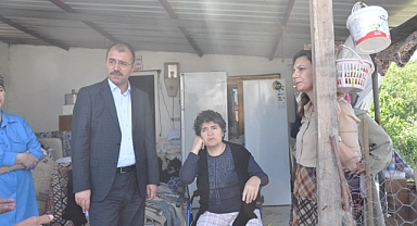 Erdinç Dolu ve eşi Şenay Yerli Dolu yangın mağduru aileyi ziyaret etti