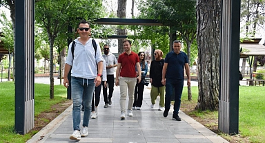 Ezine İlçe Sağlık Müdürlüğü, sağlıklı yaşam yürüyüşü düzenledi