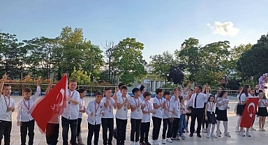İsmail Demir'in öğrencileri artık mezun