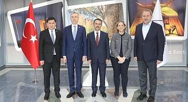 Kazakistan Büyükelçisi Vali İlhami Aktaş’ı ziyaret etti