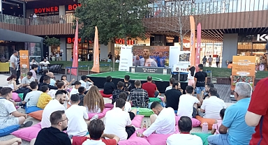 17 Burda AVM'de milli maç heyecanı