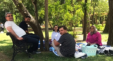Asker Aileleri Halk Bahçesinde sofra kurdu